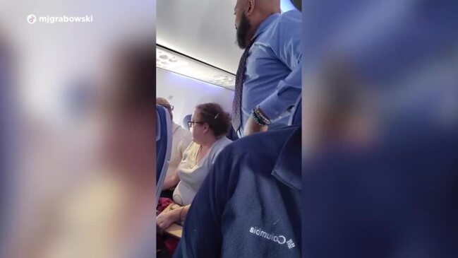 Man throws tantrum over crying baby on plane