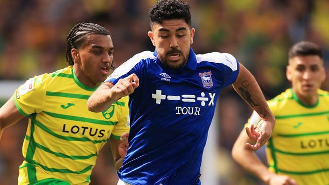 NORWICH, ENGLAND - APRIL 06: Massimo Luongo of Ipswich Town runs with the ball under pressure from Sam McCallum of Norwich City during the Sky Bet Championship match between Norwich City and Ipswich Town at Carrow Road on April 06, 2024 in Norwich, England. (Photo by Stephen Pond/Getty Images) (Photo by Stephen Pond/Getty Images)