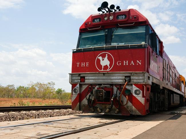 C9746K The Ghan train at Katherine Station.  Katherine, Northern Territory, Australiaescape december 13 2020doc holiday