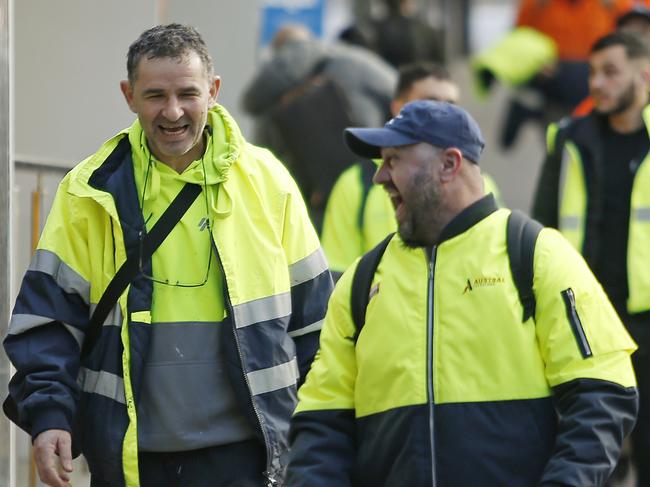 SYDNEY, AUSTRALIA - NewsWire Photos JULY 18, 2024: Construction workers around " knock off " time  in North Sydney. The CFMEU's construction   remains embattled after allegations of infiltration by criminal elements. Picture: NewsWire / John Appleyard