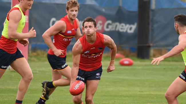 Matt Crouch prepares to unload a handpass.