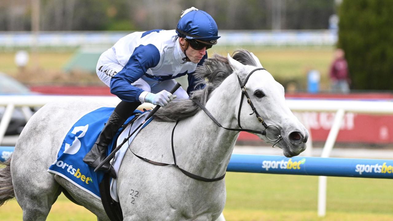 Pearl shines at Caulfield to spark spring discussions