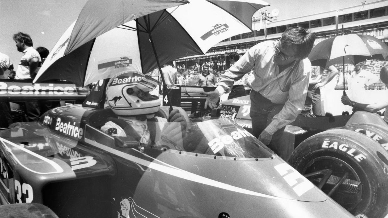 Alan Jones talks with Bernie Eccleston as he waits for the green light for his first lap at the 1985 Adelaide Grand Prix. Picture: Graham Tidy