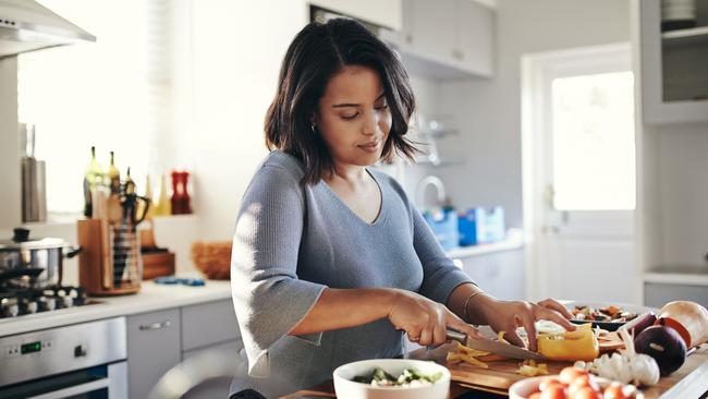 Diners can order food packs from stores and then prepare the meals at home themselves.