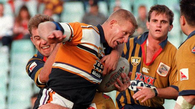 Steve Edmed (ball) playing for the Sydney Tigers against the South Queensland Crushers in the Winfield Cup 1995.