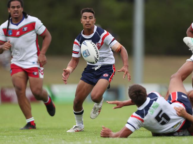 Samisoni Talakai gets a pass away to Brooklyn Rosemeyer. Picture: Sue Graham. Laurie Daley Cup round one, Central Coast Roosters vs Monaro Colts at Morry Breen Oval, 3 February 2024