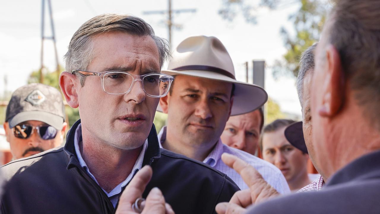 Eugowra resident Peter Jones confronts NSW Premier Dominic Perrottet. Picture: Jenny Evans/Getty Images