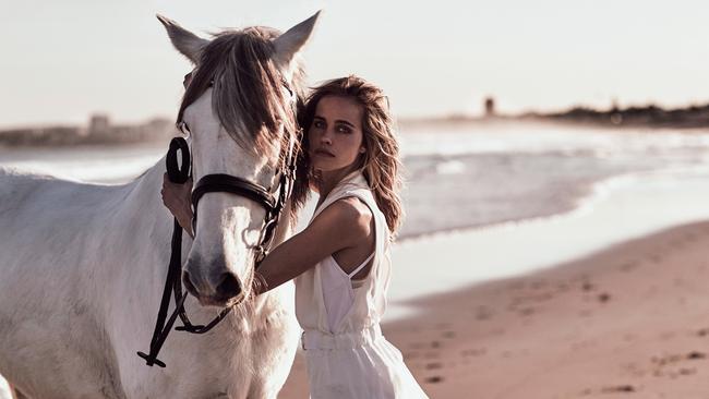 Time abroad taught Isabel Lucas well, the Aussie actress claims | Daily ...