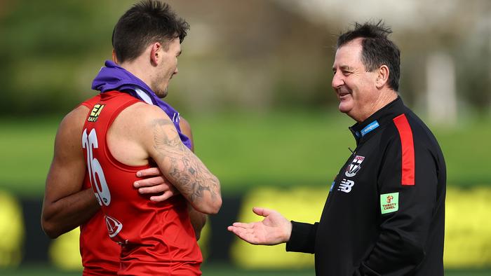 MELBOURNE, AUSTRALIA - JUNE 04: Ross Lyon, Senior Coach of the Saints speaks to Nasiah Wanganeen-Milera and Josh Battle of the Saints during a St Kilda Saints AFL training session at RSEA Park on June 04, 2024 in Melbourne, Australia. (Photo by Quinn Rooney/Getty Images)