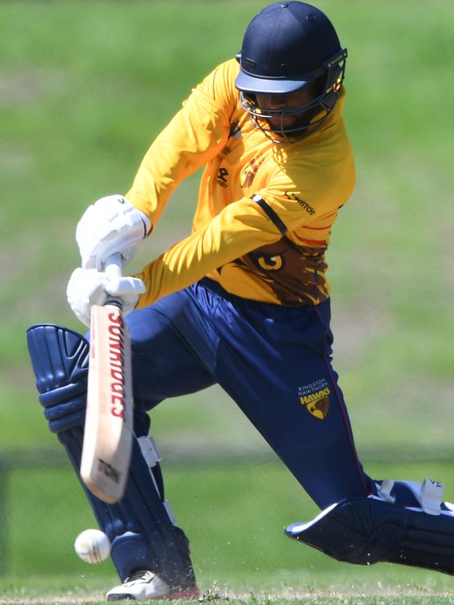 Thaveesh Attanayake in action for Kingston Hawthorn.