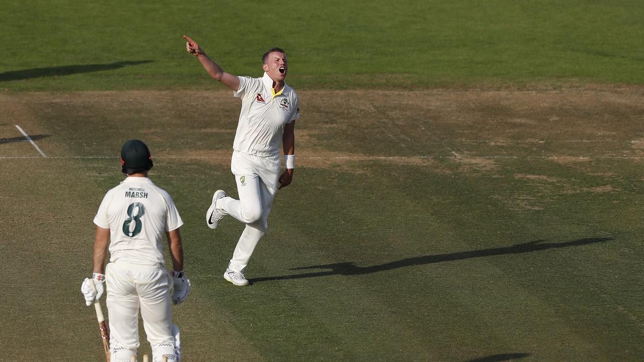 Peter Siddle celebrates after taking the wicket of Mitch Marsh. (Photo by Ryan Pierse/Getty Images)