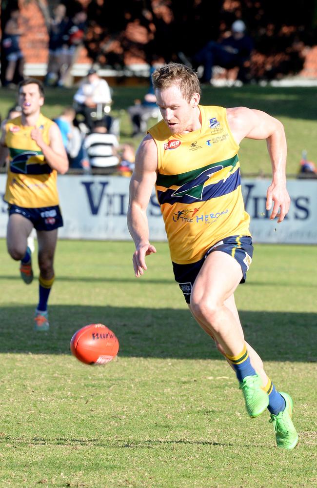 Jacob Templeton runs the Eagles forward.