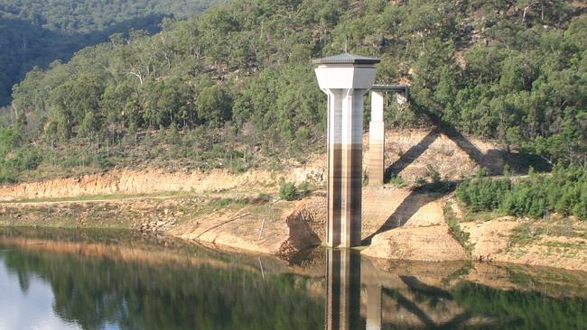 Mangrove Dam at its lowest ebb in 2007.