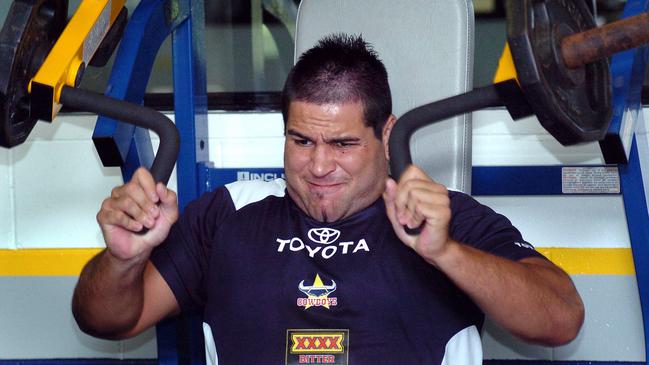 27 Nov 2004 Nth Qld Cowboys recruit Carl Webb works out in the gym. PicMichael/Chambers weights exercising sport rugby league