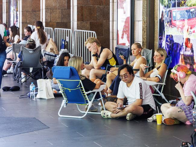 Aussie fans in Melbourne queuing for tickets at Ticketek’s office. Picture NCA NewsWire / Aaron Francis