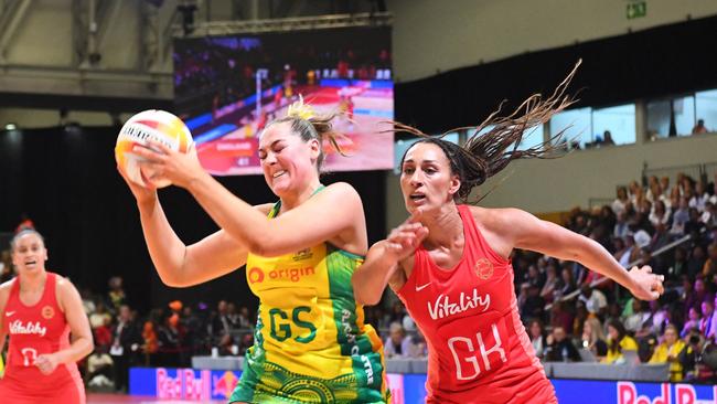 Australia's Sophie Garbin (C) evades England's Geva Mentor (R) during the final of the 2023 Netball World Cup. Picture: RODGER BOSCH / AFP