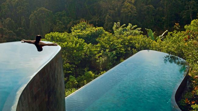 13/20
Hanging Gardens Of Bali, Indonesia
Designed to resemble the paddy fields typical of the area and surrounded by a green landscape that mimics the jungle, the Hanging Gardens Of Bali's stunning two-level infinity pool making swimmers feel completely immersed in their surroundings. 