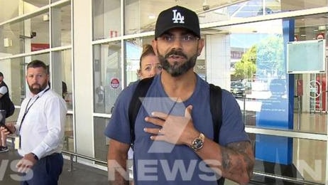 Kohli clashes with reporters after landing in Melbourne