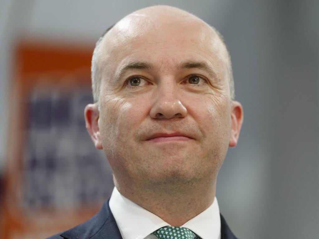 ‘Fat thumbs’ put Kean at odds with Premier