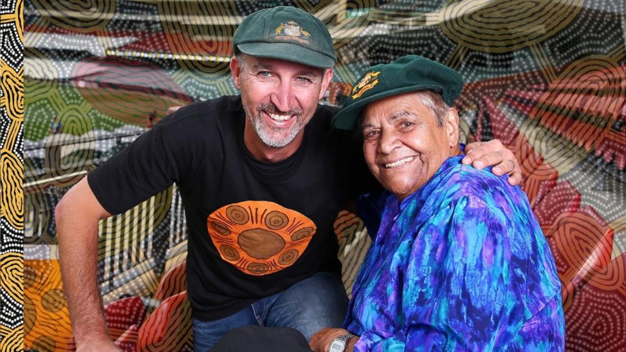 Jason Gillespie and Aunty Faith Thomas, the respective first male and female Indigenous Test cricketers.