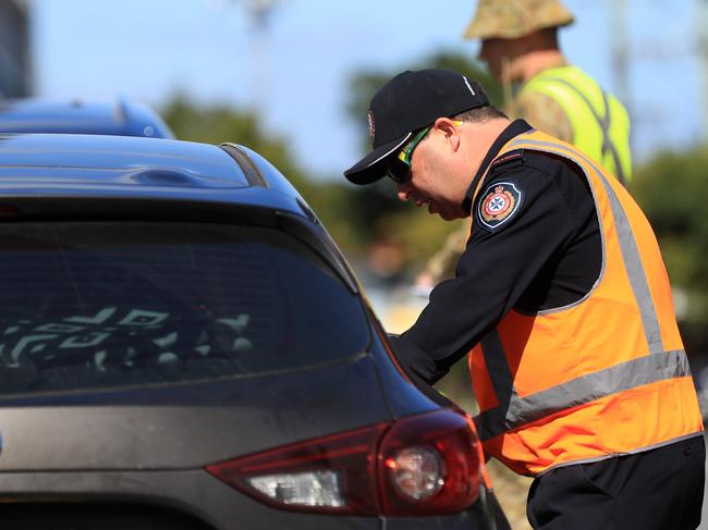 Police maintain checks at the NSW/Qld border at Griffith Street, Coolangatta as Covid 19 restrictions remain. Pics Adam Head