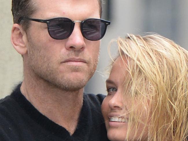NO JUST JARED USAGE Lara Bingle and Sam Worthington go for a stroll in New York City****NO DAILY MAIL SALES***  Pictured: Lara Bingle and Sam Worthington Ref: SPL841101 120914  Picture by: Splash News  Splash News and Pictures Los Angeles: 310-821-2666 New York: 212-619-2666 London: 870-934-2666 photodesk@splashnews.com
