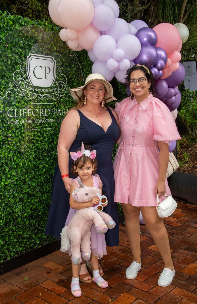 (From left) Isabelle Lacey, Tiana Fry and Sarita Quirke. Weetwood Raceday at Toowoomba Turf Club. Saturday, September 28, 2024. Picture: Nev Madsen.