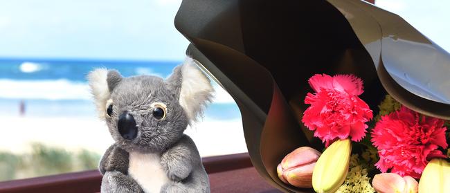 A toy bear and flowers left at the scene at Surfers Paradise beach. (AAP image, John Gass)