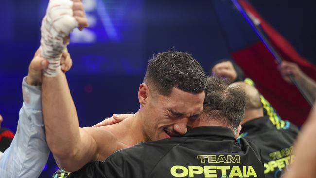 Opetaia celebrates his world-title win in 2022 after suffering a broken jaw. Picture: Peter Wallis/Getty Images