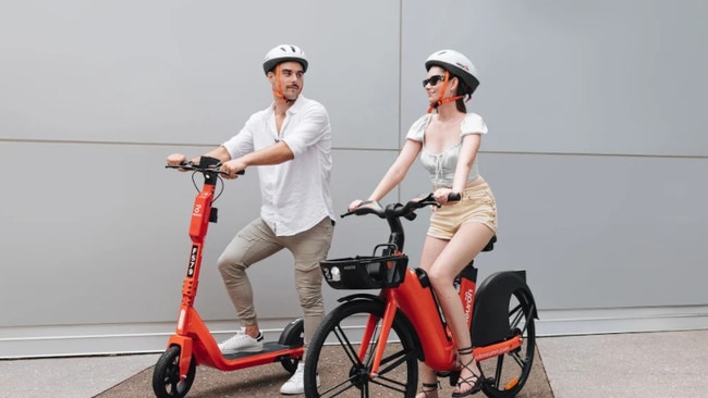 Robbie Turnbull and Veruschka Warde enjoy the Neuron eScooter and eBike, with 150 of each to be added to the existing fleet of eScooters across Darwin early next month. Picture: Supplied