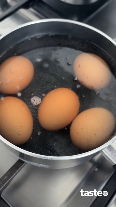 Should you start boiling eggs in hot or cold water?