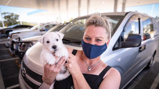 Jennifer Welding picked up a puppy from Yass and stopped in Wodonga for a rest break with her new puppy Scotty before the Victorian border closes on midnight tonight.