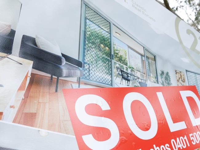 SYDNEY, AUSTRALIA - NewsWire Photos, October 08 2024. GENERIC. Realestate, housing, property, signage. Sold sign outside apartment building in Randwick. Picture: NewsWire / Max Mason-Hubers