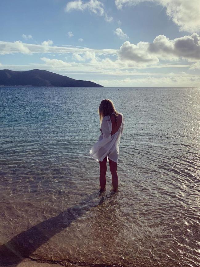 Hawkins on set of Stellar’s photoshoot on Hayman Island. (Picture: Instagram)