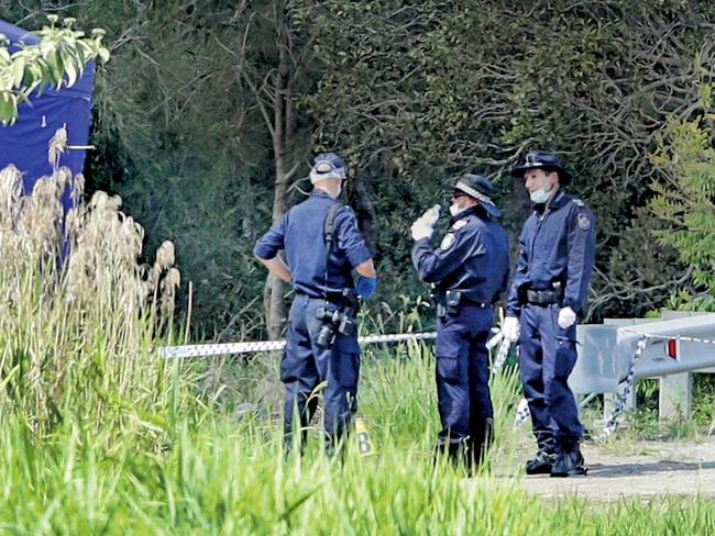 Police and SES search for clues near Pimpama where 12-year-old Tiahleigh Palmer's body was found.