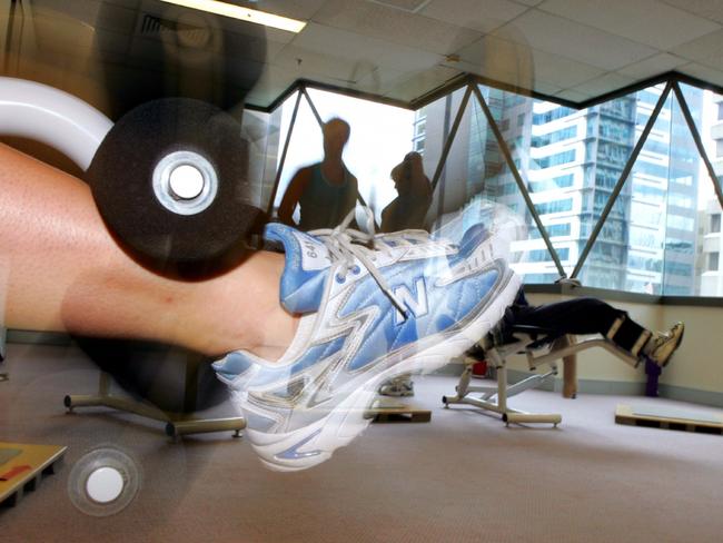 24/03/2005 LIBRARY: 24/3/2005. Women exercising at Curves Gym in Brisbane Club Tower. physical fitness exercise equipment generic