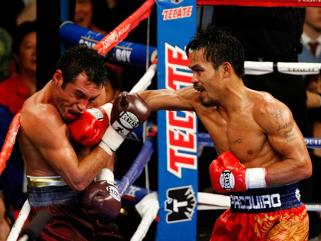 Boxer Manny Pacquiao connects with a right to the head of Oscar De La Hoya during their welterweight fight at the MGM Grand Garden Arena in Las Vegas, Nevada, 06/12/2008.