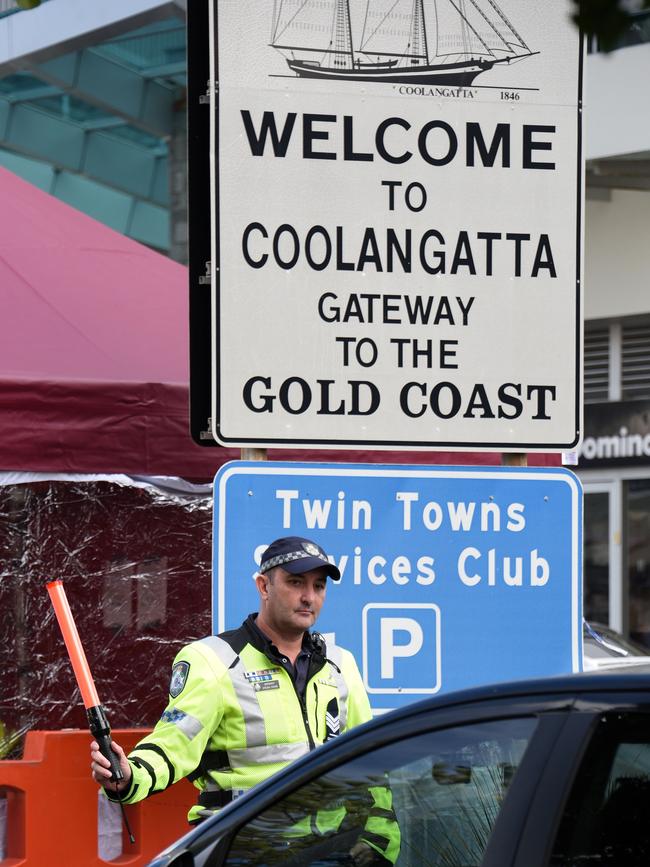 Police check cars at the Queensland-NSW border.