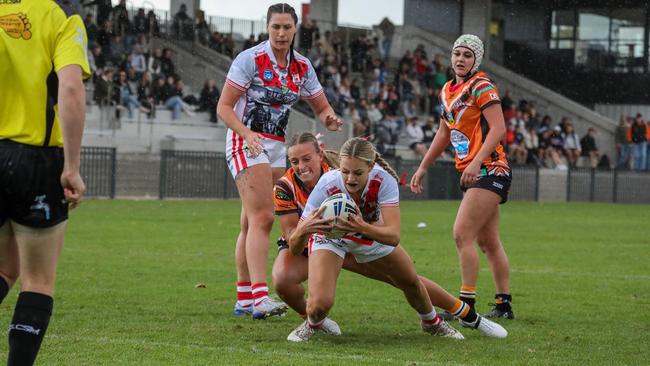 The Woy Woy Roosters took on The Entrance Tigers in round one. Photo: Nick Friend