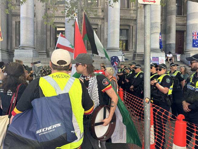 Police form a line between the tow opposing  Palestine protests at Parliament house , Adelaide , 3rd March 2024 . Picture: Matt Loxton