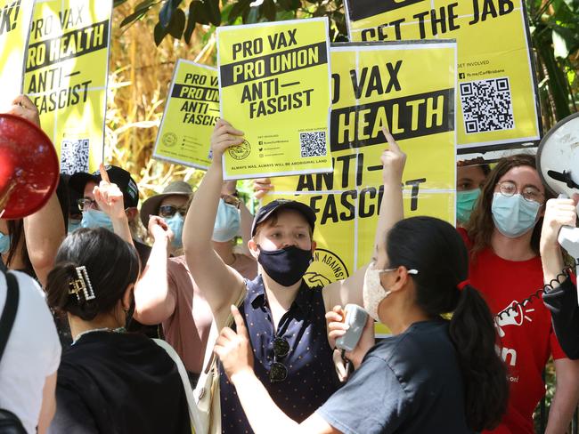 Pro Vaccine rally at the World Wide rally for Freedom, Botanic Gardens, Brisbane. Picture: Liam Kidston.