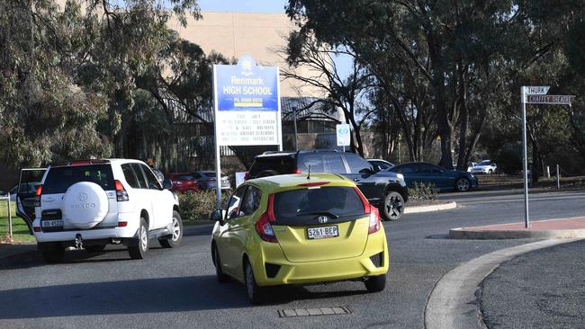 Renmark High School students arrive a day after a girl was stabbed at Renmark High School. Picture: AAP / Mark Brake