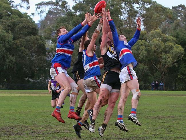 Players fly for a mark. Picture: Eastern Sporting Images