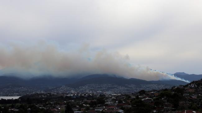 The TFS has issued a smoke alert for the 50ha burn at Limekiln Gully, west of the top of Tolosa St, Glenorchy, warning of smoke around parts of Hobart. Picture: CRAIG MATTHEWS