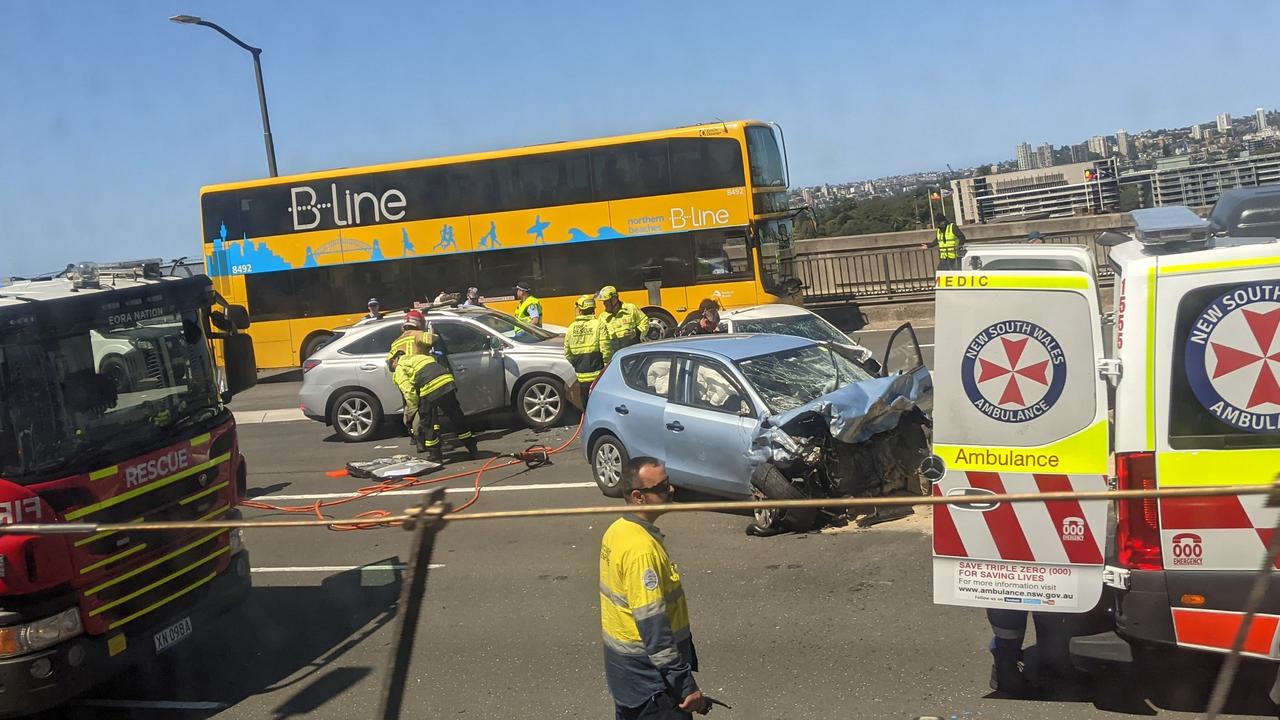 Major police operation on Harbour Bridge