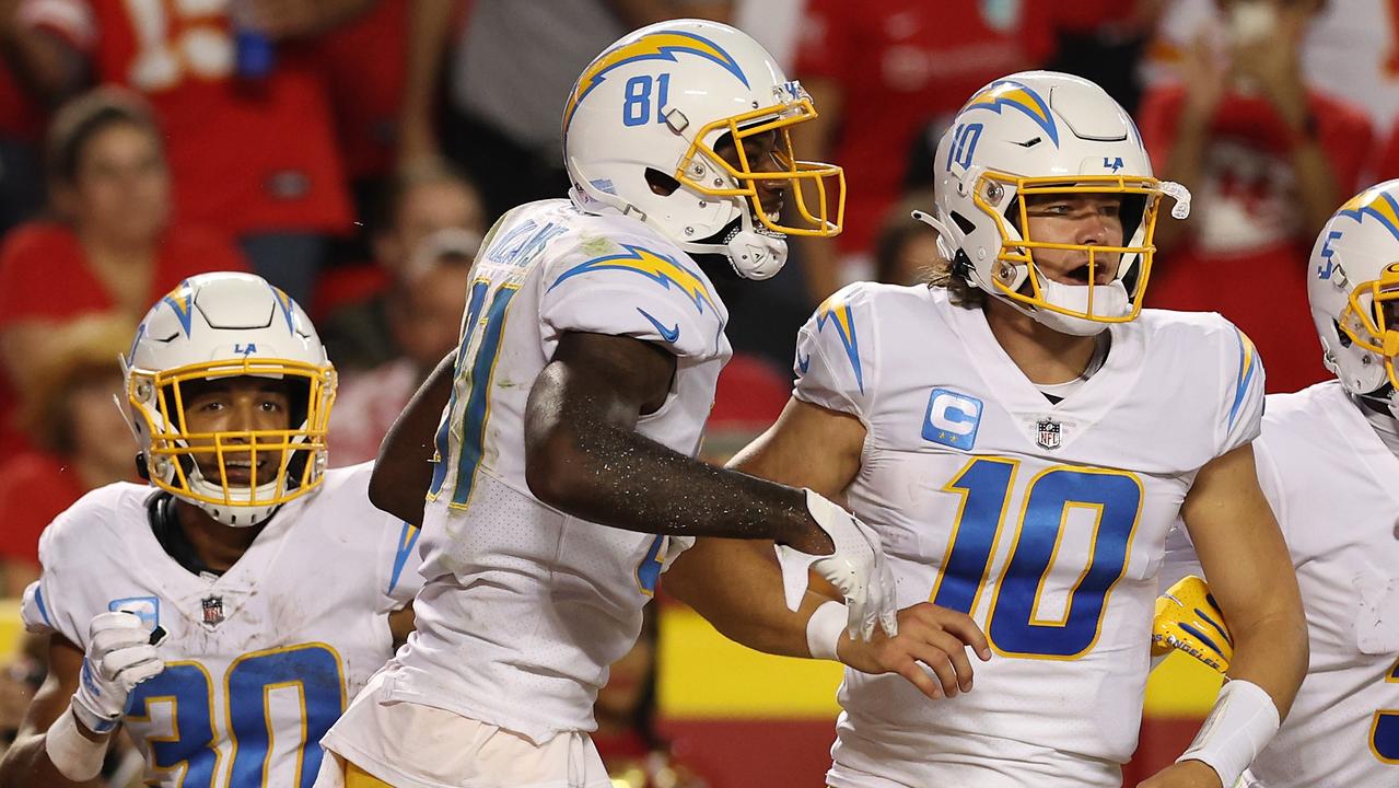 Justin Herbert of the Los Angeles Chargers and Patrick Mahomes of the  News Photo - Getty Images