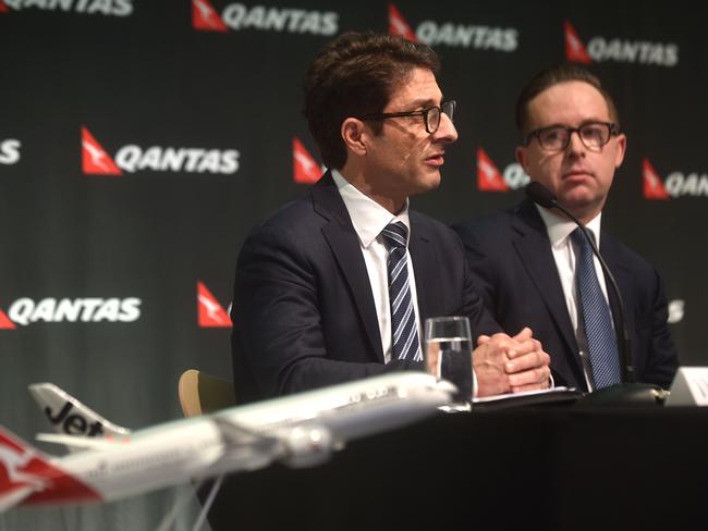 Qantas Chief Financial Officer Tino La Spina (L) speaks next to Qantas Chief Executive Officer Alan Joyce (R) after announcing the airlines annual results in Sydney oon August 24, 2016. Australian national carrier Qantas soared to a record annual net profit of 1.08 billion USD in the year to June 30 and announced a first payout to shareholders in seven years in a strong turnaround after major restructuring. / AFP PHOTO / PETER PARKS
