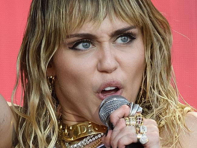 GLASTONBURY, ENGLAND - JUNE 30: Miley Cyrus performs on the Pyramid Stage on day five of Glastonbury Festival at Worthy Farm, Pilton on June 30, 2019 in Glastonbury, England. Glastonbury is the largest greenfield festival in the world, and is attended by around 175,000 people.  (Photo by Leon Neal/Getty Images)