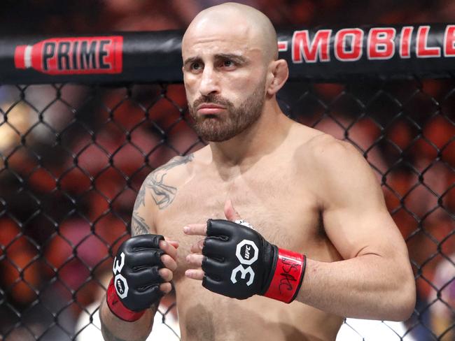 LAS VEGAS, NEVADA - JULY 08: UFC featherweight champion Alexander Volkanovski prepares for his fight against interim champion Yair Rodriguez during UFC 290 at T-Mobile Arena on July 08, 2023 in Las Vegas, Nevada. Volkanovski retained his title with a third-round TKO.   Steve Marcus/Getty Images/AFP (Photo by Steve Marcus / GETTY IMAGES NORTH AMERICA / Getty Images via AFP)