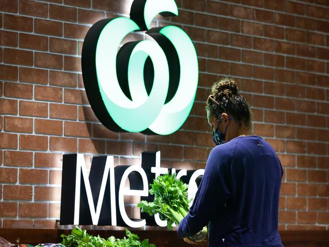 SYDNEY, AUSTRALIA - NewsWire Photos DECEMBER 29, 2020. Locals are seen at the Woolworths Metro supermarket at Bondi Beach on Campbell parade which is on the Covid-19 Alert list provided by the NSW Health, in Sydney Australia. Picture: NCA NewsWire / Gaye Gerard